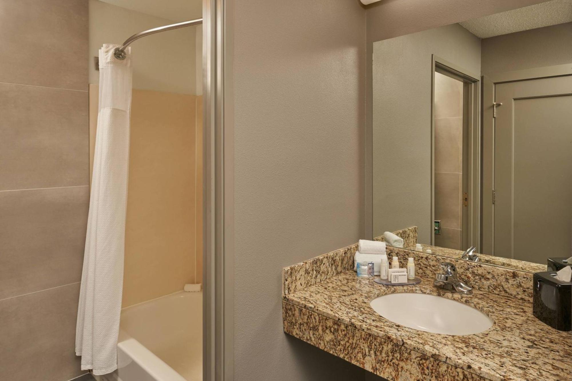 Courtyard By Marriott Indianapolis South Hotel Екстериор снимка