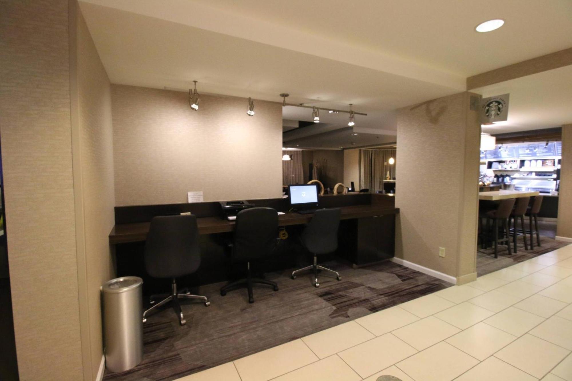 Courtyard By Marriott Indianapolis South Hotel Екстериор снимка