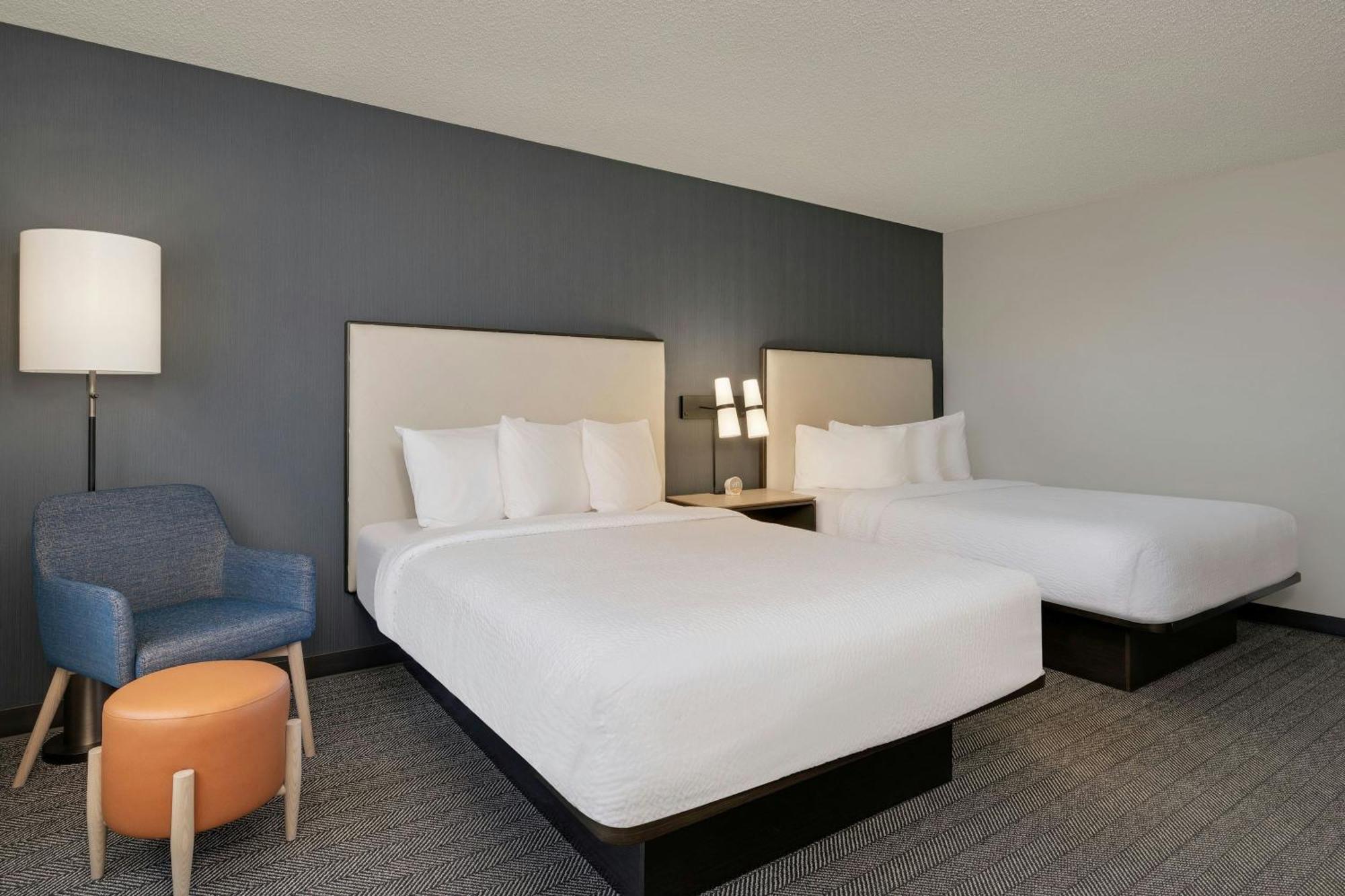 Courtyard By Marriott Indianapolis South Hotel Екстериор снимка