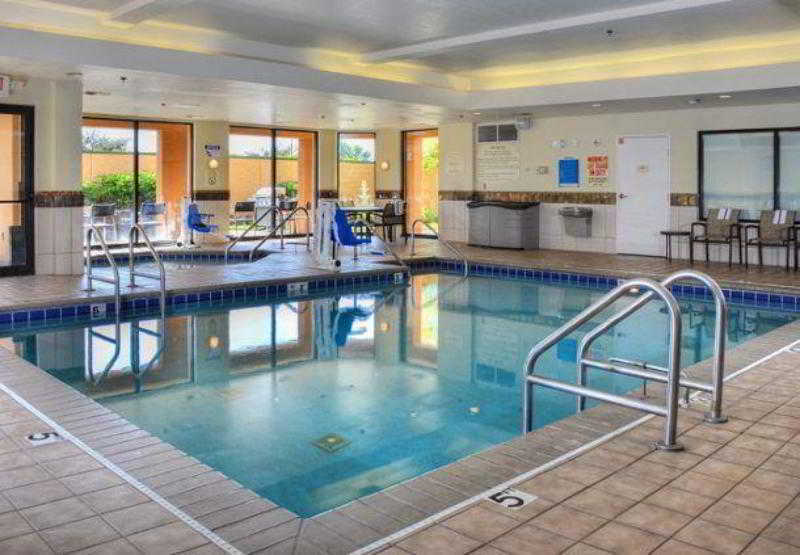 Courtyard By Marriott Indianapolis South Hotel Екстериор снимка